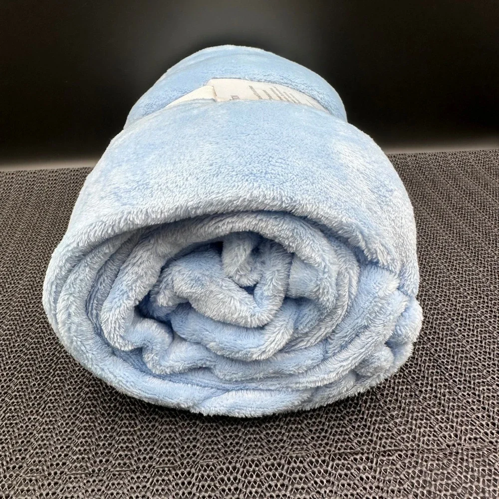 Room Essentials Light Blue Plush Throw Blanket 50x60 Fleece 100% Recycled Poly